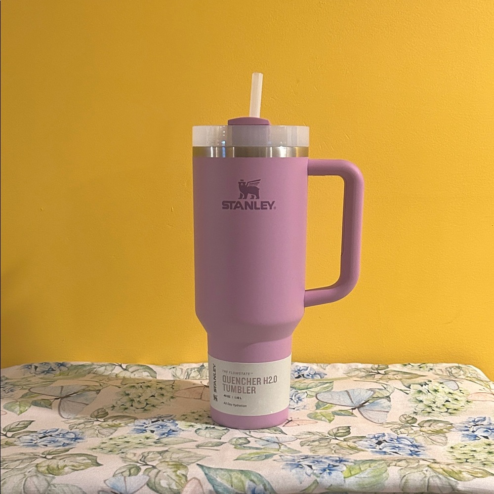 Stanley Purple Quencher H2.0 Tumbler. NWT 💜
